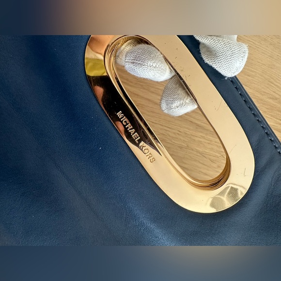 Michael Kors clutch handbag - Picture 10 of 14